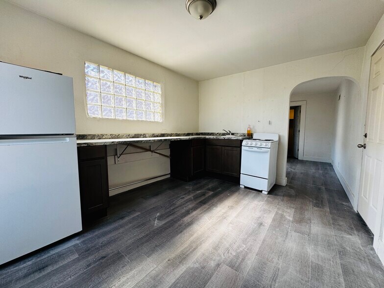 More Photos Of 118 N Main St, Livingston Storefront Retail Residential For Sale