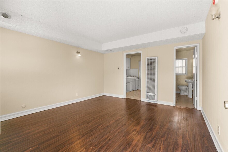 More Photos Of 10600 S Inglewood Ave, Inglewood Apartments For Sale