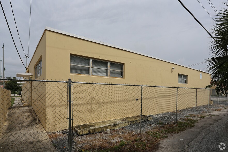 More Photos Of 3514-3518 Broadway, West Palm Beach Office For Lease