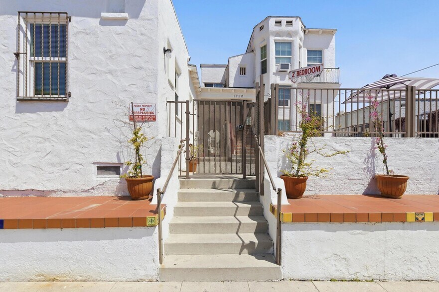 More Photos Of 1250 N Mariposa Ave, Los Angeles Apartments For Sale