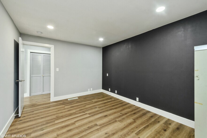 More Photos Of 711 N 1st St, Dekalb Office For Lease