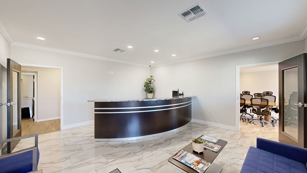 More Photos Of 150 Dog Track Rd, Longwood Office For Sale