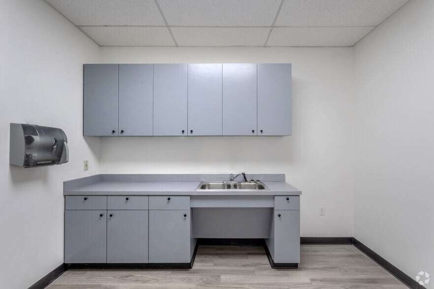 More Photos Of 2500 Central Pky, Houston Unknown For Lease