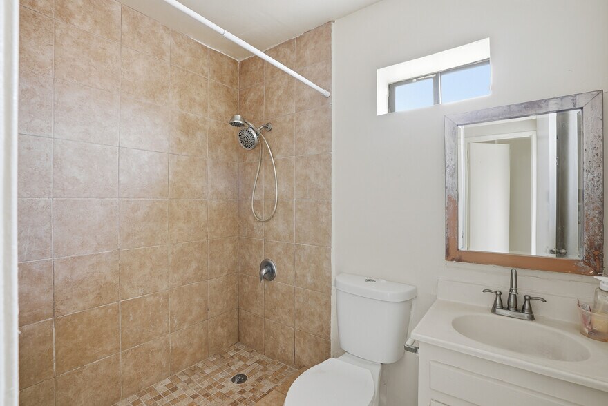 More Photos Of 335 Laurel Ave, National City Apartments For Sale
