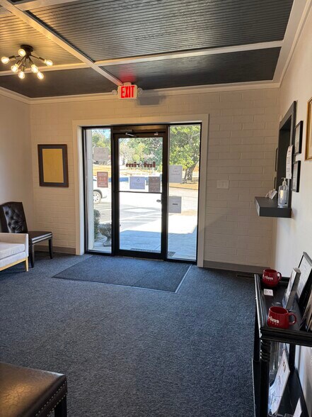 More Photos Of 2370 Vineville Ave, Macon-Bibb Office Residential For Lease