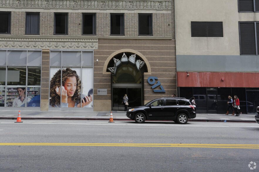 More Photos Of 617 W 7th St, Los Angeles Office For Lease