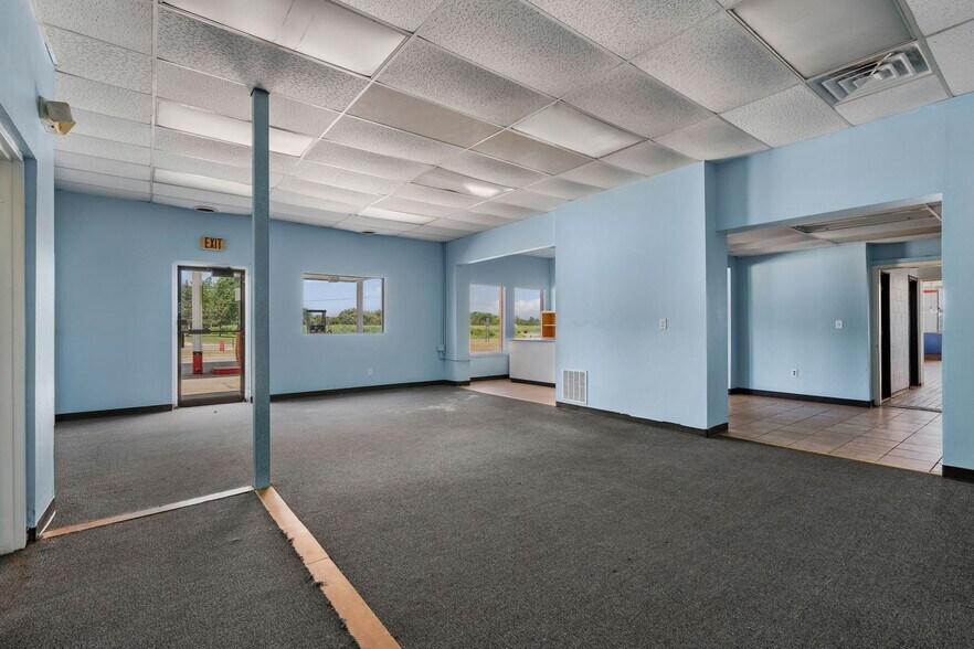 More Photos Of 3401 W Oakland Ave, Austin Truck Stop For Sale