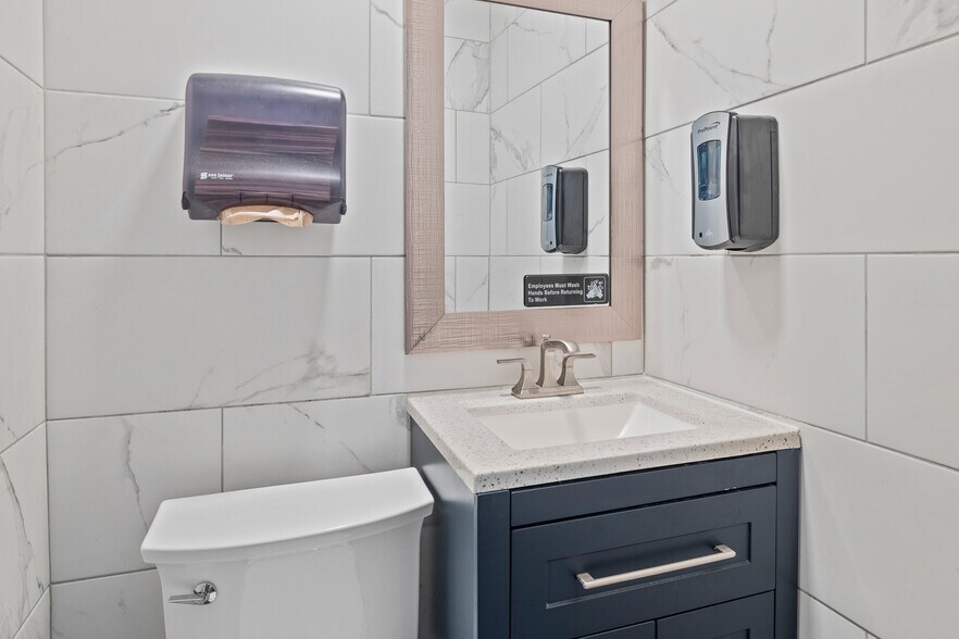 More Photos Of 4697 4697 St, Manchester Center Restaurant For Sale