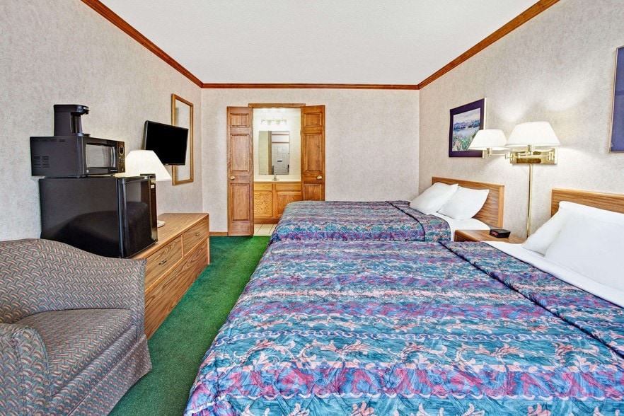 More Photos Of 40500 Michigan Ave, Canton Township Hotel For Sale