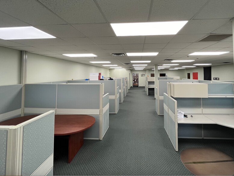 More Photos Of 20 Terminal Dr S, Plainview Flex For Lease