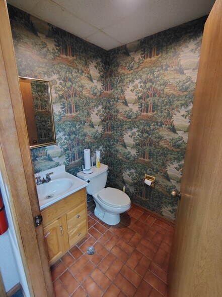 More Photos Of 915 E Georgia Ave, Ruston Warehouse For Lease