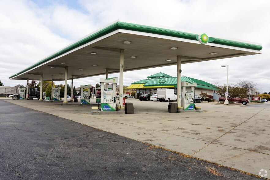 More Photos Of 4940 State Route 59, Naperville Service Station For Lease