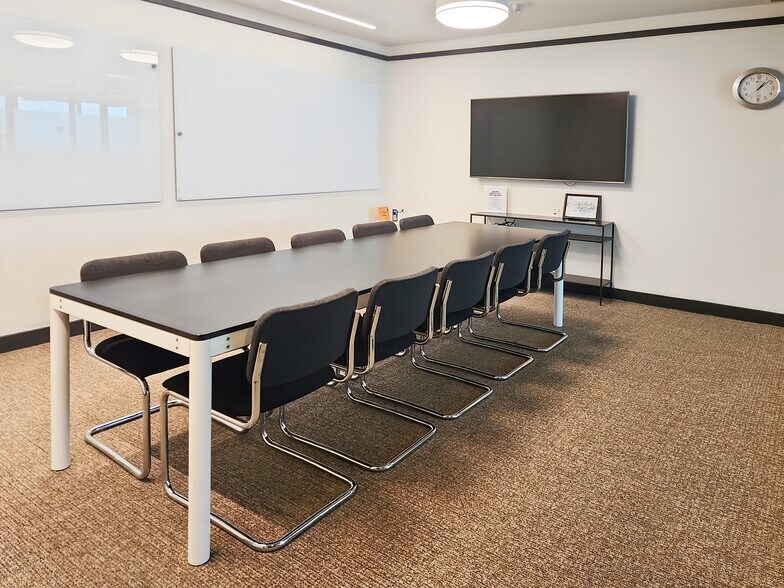 More Photos Of 1725 Hughes Landing Blvd, The Woodlands Coworking Space