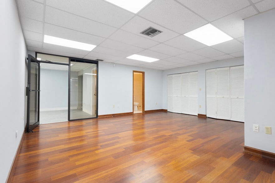 More Photos Of 1740-1742 NW 93rd Ave, Miami Warehouse For Lease