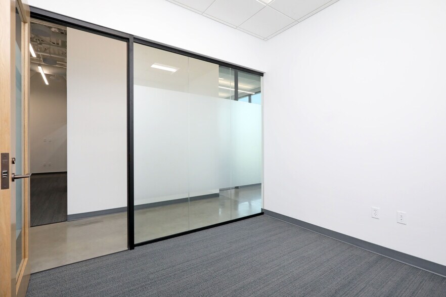 More Photos Of NW 62nd & Merle Hay Rd, Johnston Coworking Space