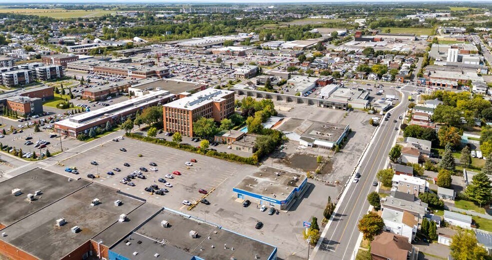 More Photos Of 200 Boul Saint-Joseph, St-Jean-sur-Richelieu Freestanding For Sale