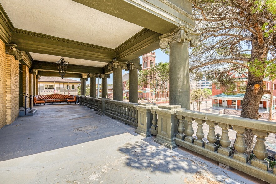 More Photos Of 1011 N Mesa St, El Paso Office For Sale