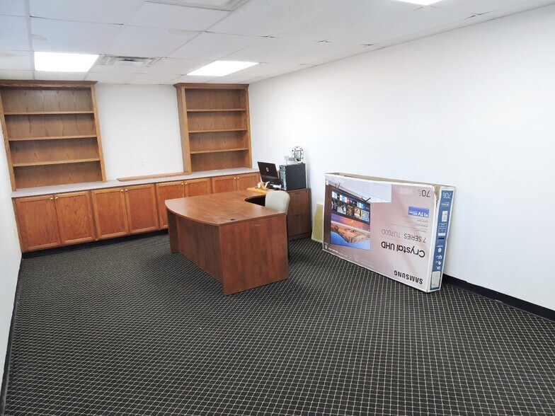 More Photos Of 1170 US Highway 45, Henderson Light Manufacturing For Sale