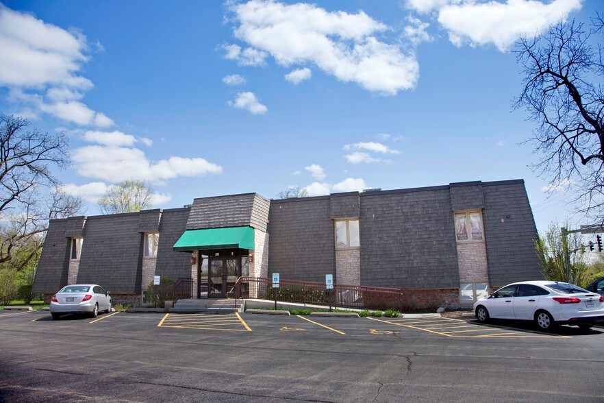 More Photos Of 100 N Lincolnway, North Aurora Medical For Lease