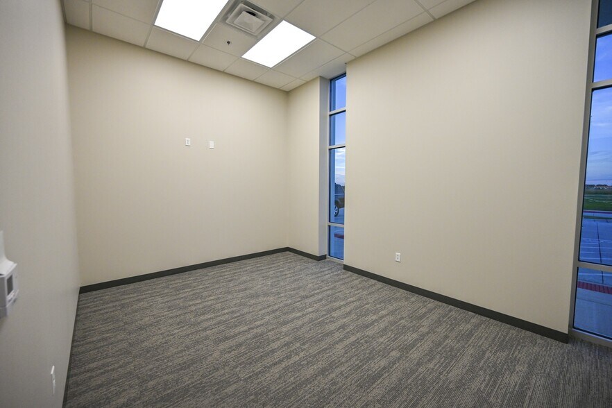 More Photos Of 2801 N State Highway 78, Wylie Warehouse For Lease