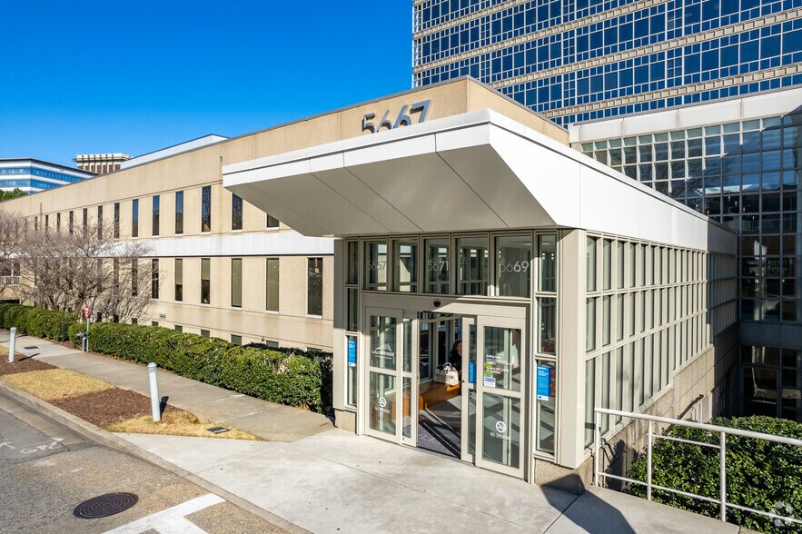More Photos Of 5667 Peachtree Dunwoody Rd, Atlanta Medical For Lease