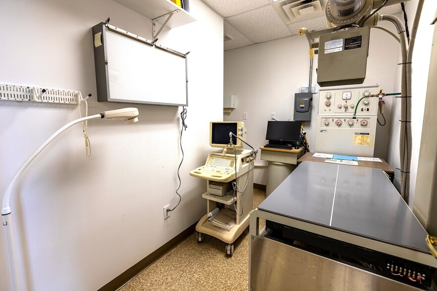 More Photos Of 14605 Velp Ave, Suamico Veterinarian Kennel For Sale