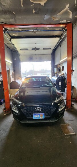 More Photos Of 37 Chase Ave, Waterbury Auto Dealership For Lease