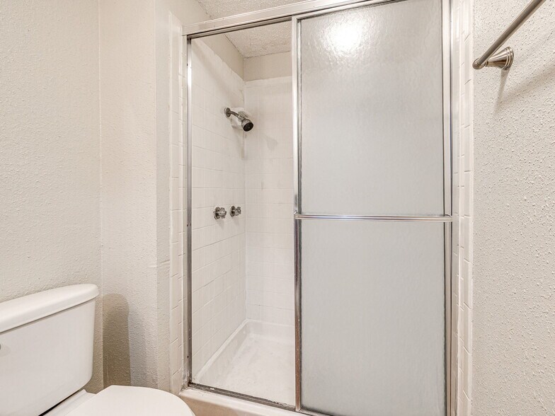 More Photos Of 7404 Lyrewood Ln, Oklahoma City Apartments For Sale