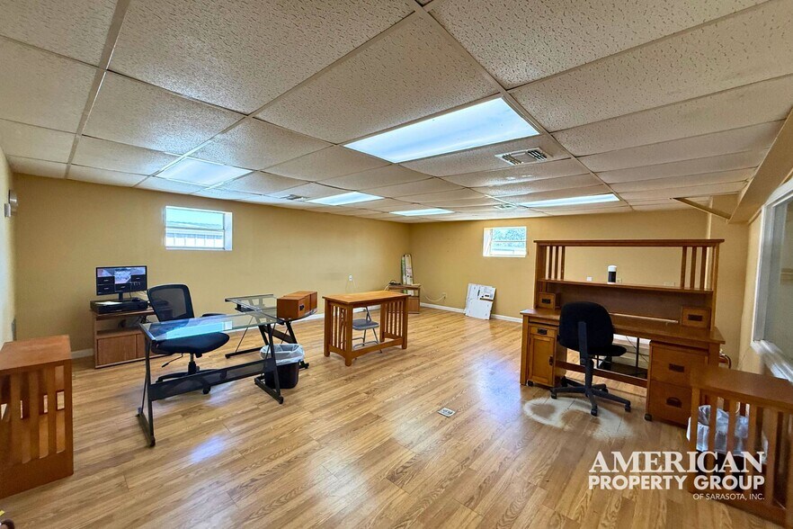 More Photos Of 6099 Deacon Rd, Sarasota Warehouse For Lease