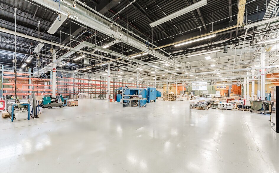 More Photos Of 3030 Gilchrist Rd, Akron Manufacturing For Lease