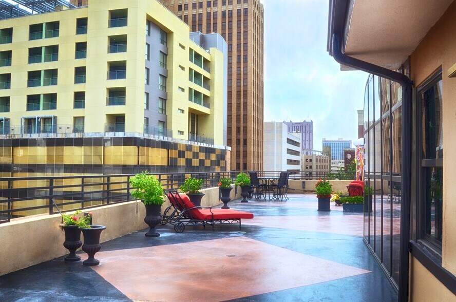 More Photos Of 126 E Main Plz, San Antonio Apartments For Sale