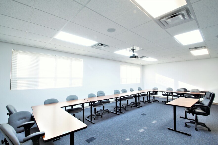 More Photos Of 14240 Dante Ave, Dolton Loft Creative Space For Lease