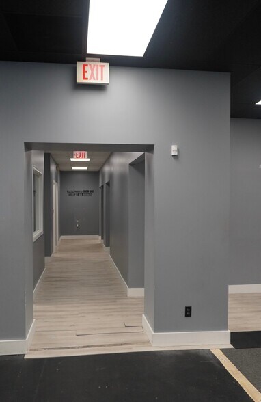 More Photos Of 4809-4817 E Douglas Ave, Wichita Storefront Retail Office For Lease