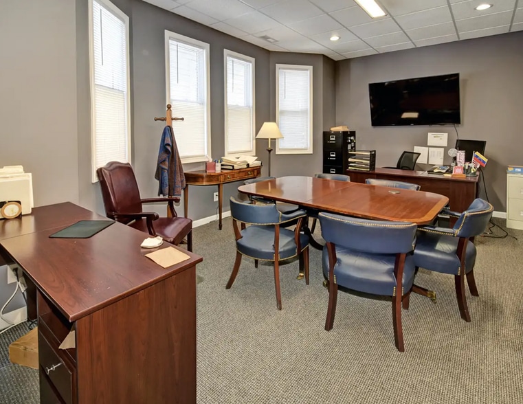 More Photos Of 521 N 26th St, Louisville Office For Sale