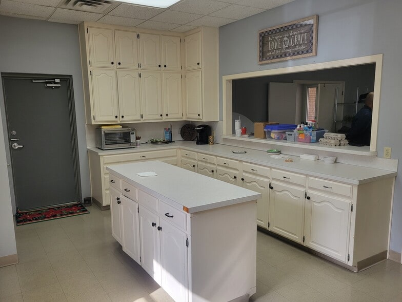 More Photos Of 1861 Church Rd, McGregor Specialty For Sale