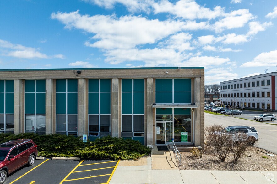More Photos Of 301-363 N Third Ave, Des Plaines Distribution For Sale