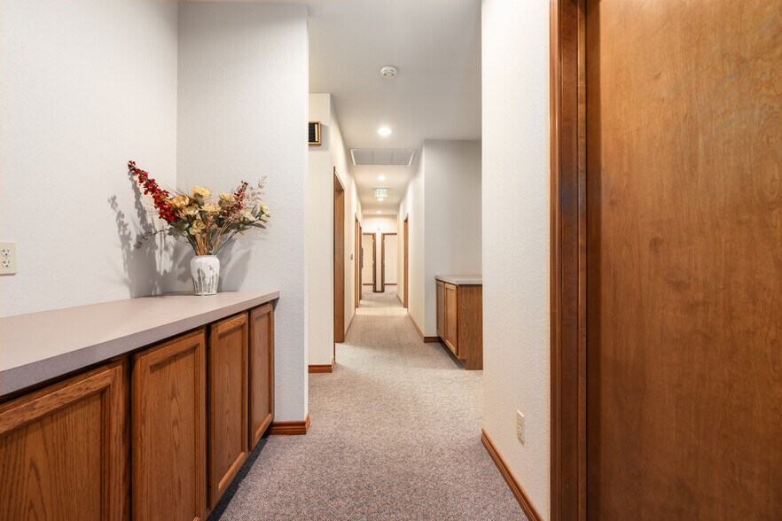 More Photos Of 625 Kennedy Ct, Belton Office For Sale