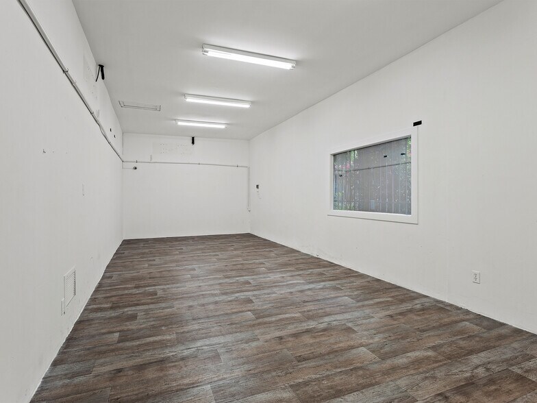 More Photos Of 10746 Magnolia Blvd, North Hollywood Medical For Sale