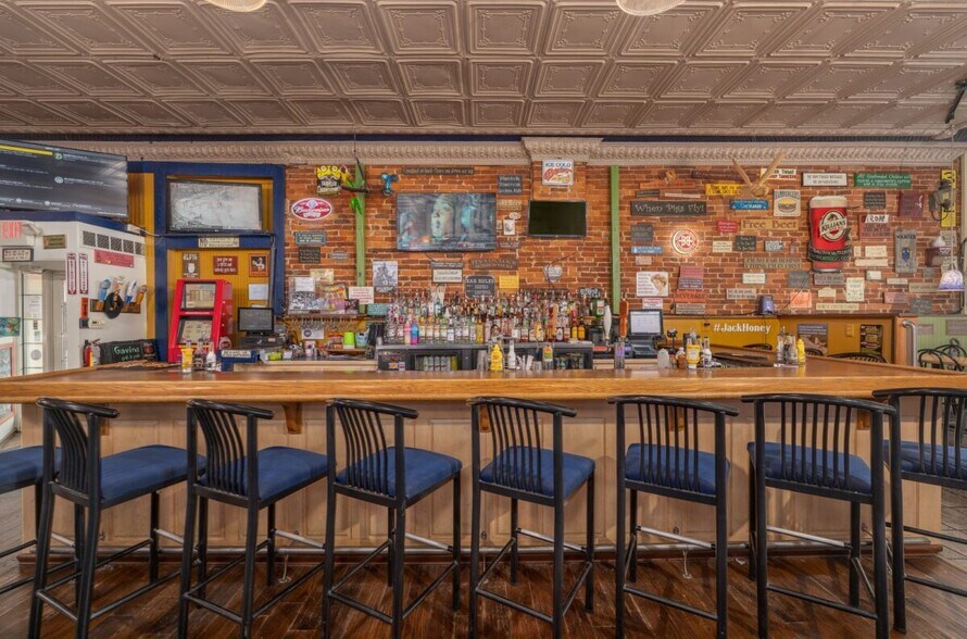 More Photos Of 110 S Broadway St, New Philadelphia Storefront Retail Office For Sale