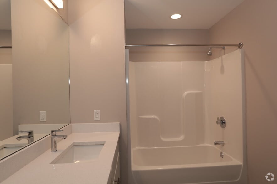 More Photos Of 2658 Scranton Rd, Cleveland Apartments For Lease