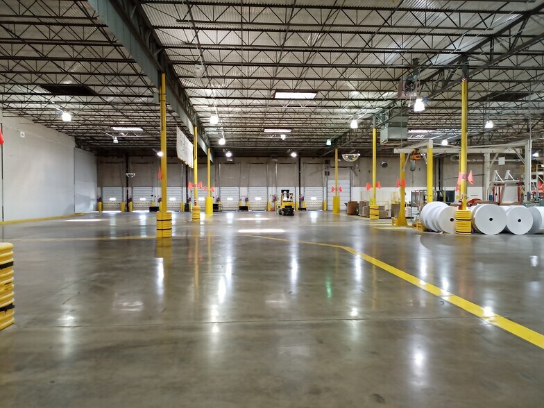 More Photos Of 9001 Sterling St, Irving Distribution For Lease