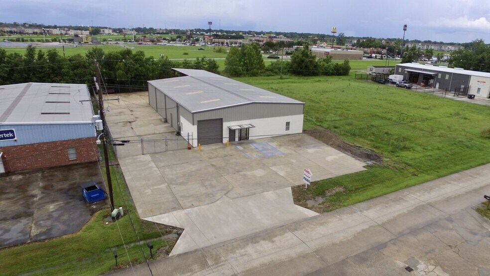 More Photos Of 2717 Ruby, Gonzales Service For Lease