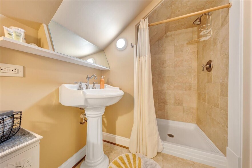 More Photos Of 1526 Franklin Rd SW, Roanoke Hospitality For Sale