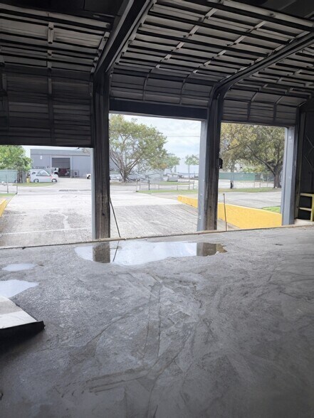 More Photos Of 15201 NW 34th Ave, Opa-locka Warehouse For Lease