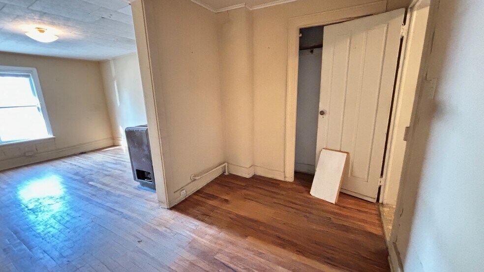 More Photos Of 801 Columbia St, Hudson Storefront Retail Residential For Sale