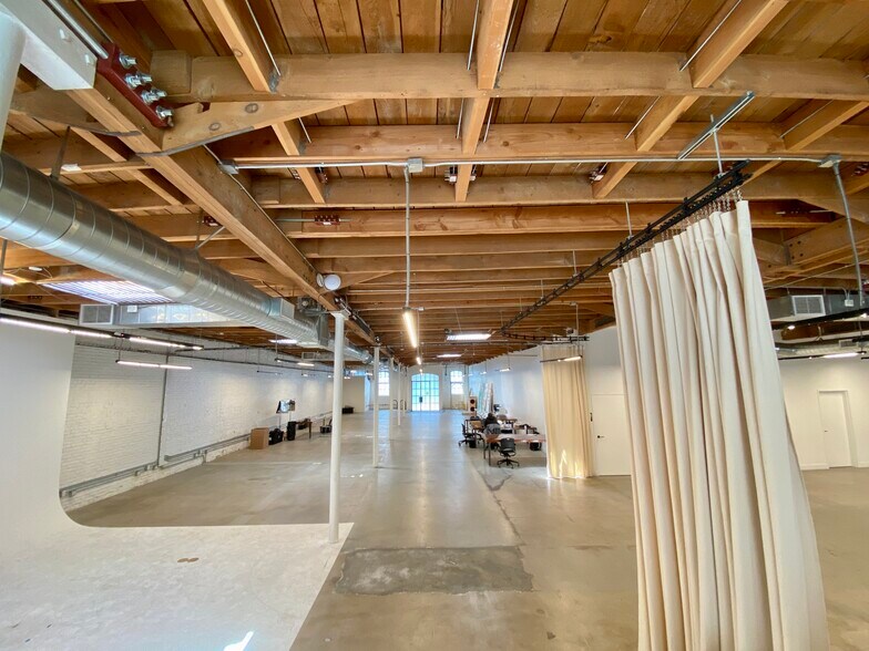 More Photos Of 2143 Bay St, Los Angeles Office For Lease