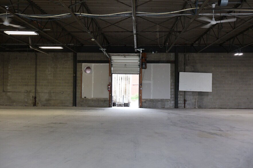 More Photos Of 916 S 18th St, Harrisburg Warehouse For Lease