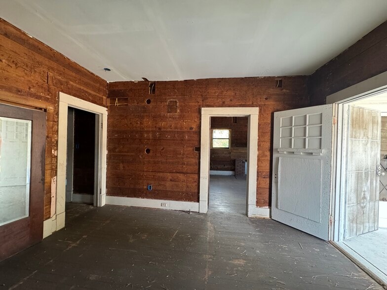 More Photos Of 4219 S Presa St, San Antonio General Retail For Sale