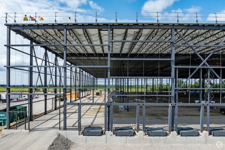 More Photos Of 5405 Countryside Dr, Brampton Warehouse For Lease