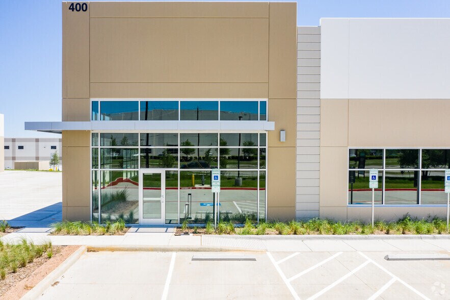 More Photos Of 400 Gerault Rd, Flower Mound Warehouse For Sale